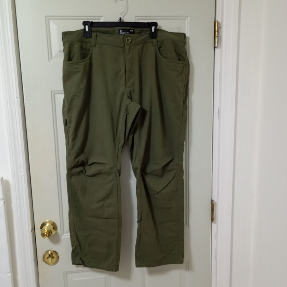 Under Armour Mens Loose Fit Nylon Cargo Pants Size 42/30 Green